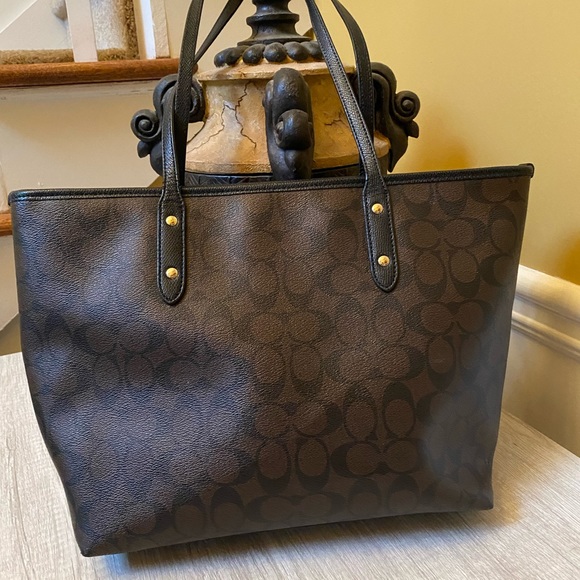 City Zip Tote In Signature Canvas Preloved SOLD - Picture 4 of 16